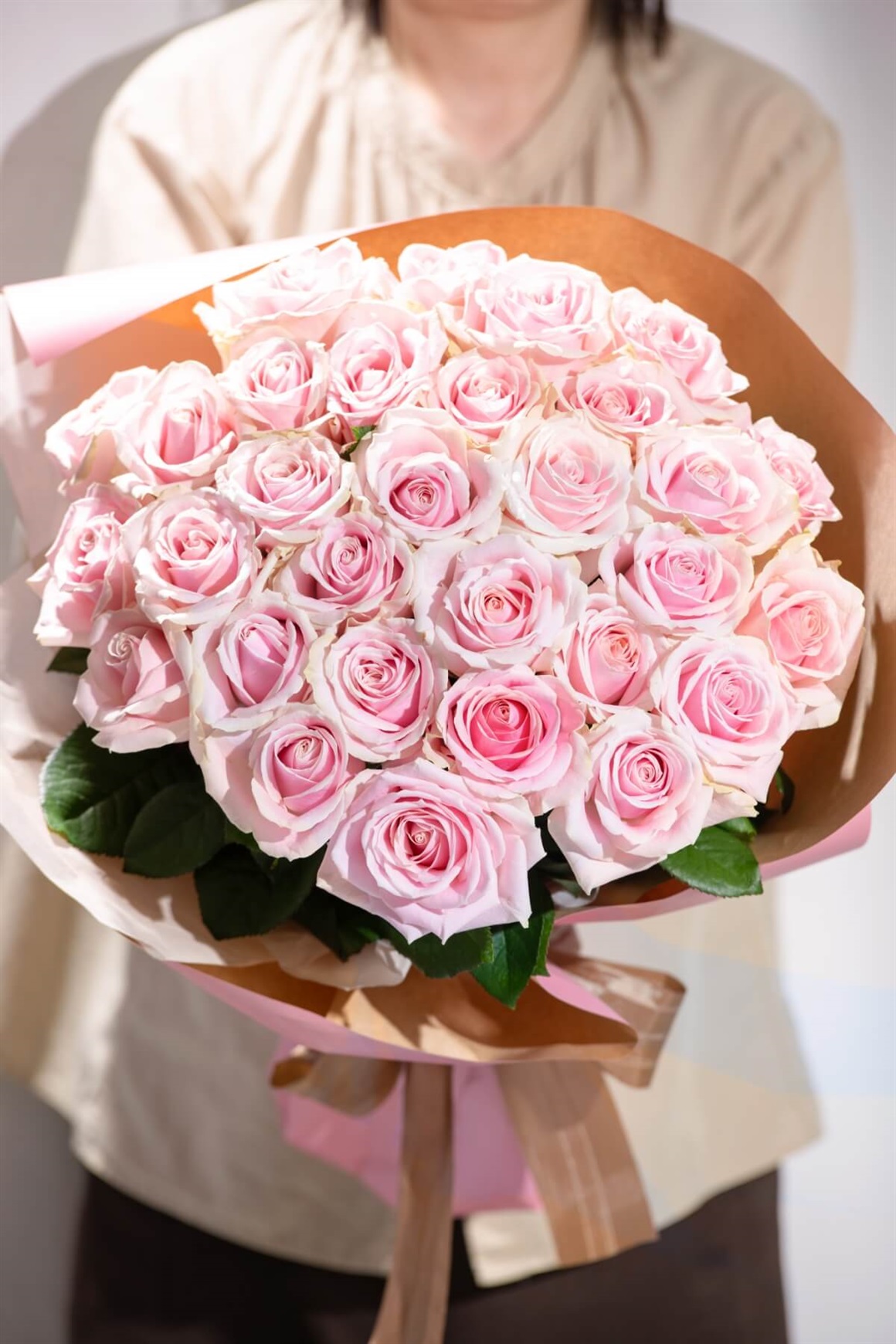 バラ30本の花束　淡いピンク