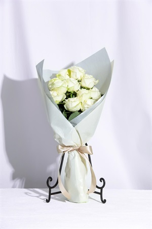 白バラ12本花束