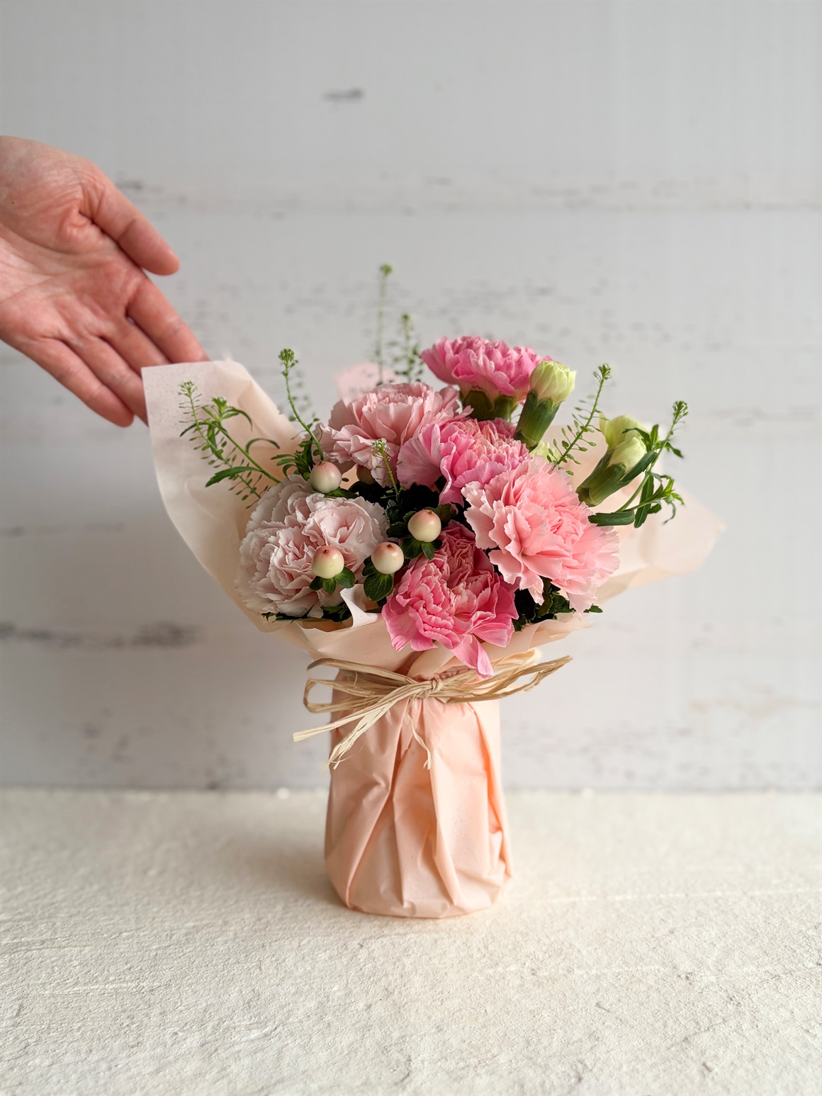 【母の日2026】カーネーションのスタンディングブーケ［ピンク］