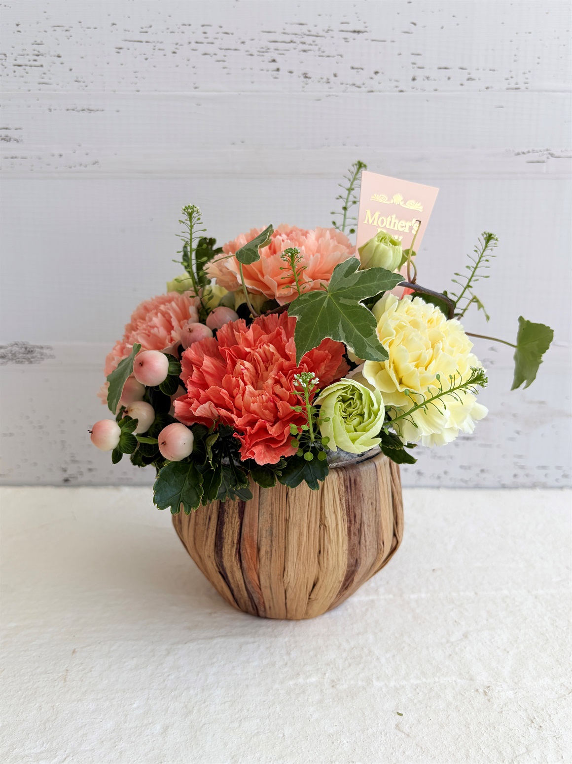 【母の日2026】カーネーションのアレンジメント［オレンジ］