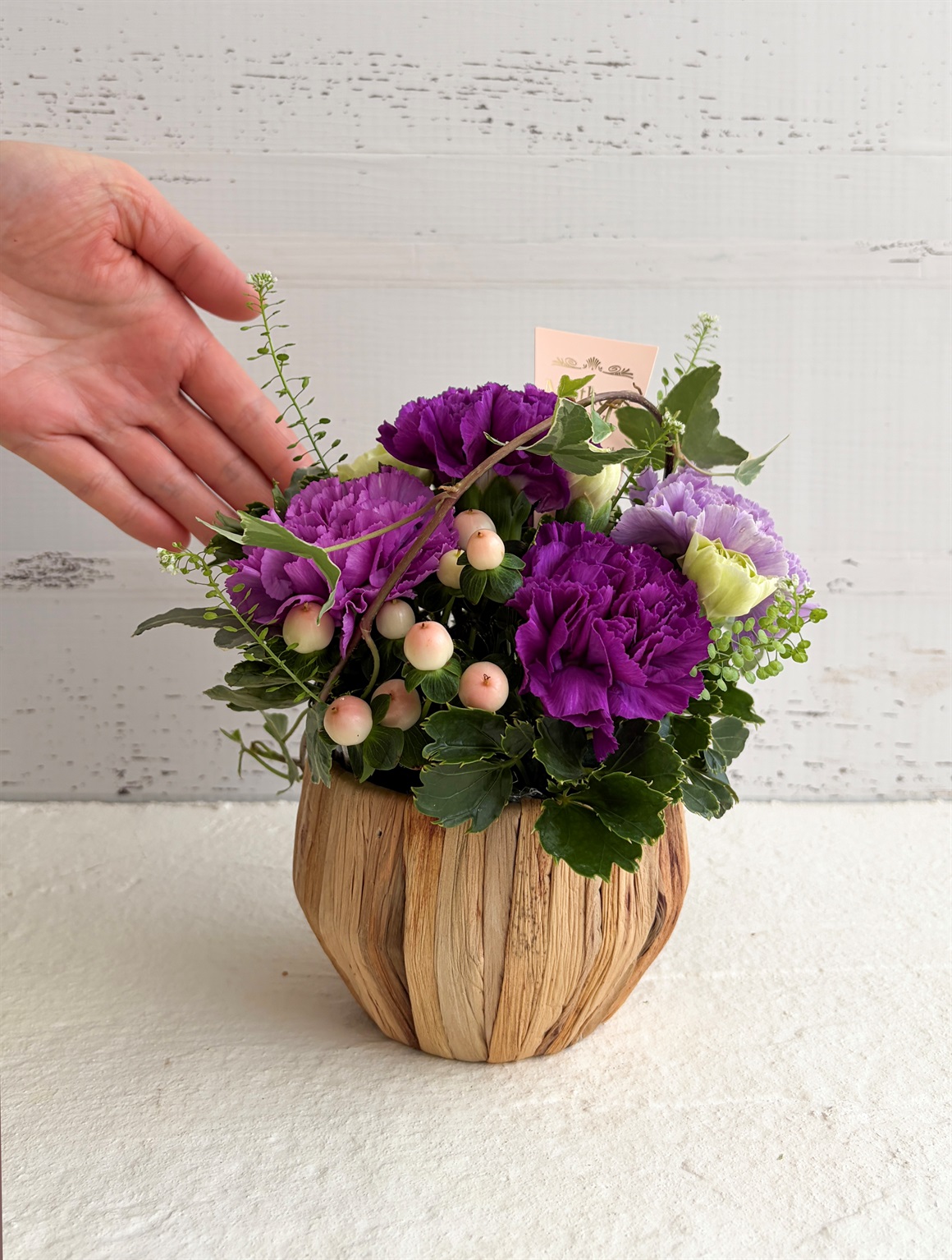 【母の日2026】カーネーションのアレンジメント［ムーンダスト］