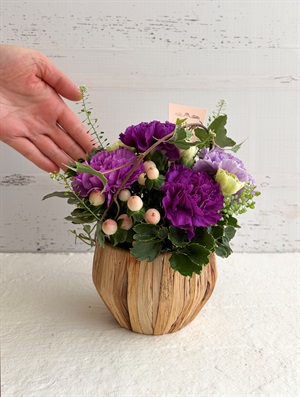 【母の日2026】カーネーションのアレンジメント［ムーンダスト］