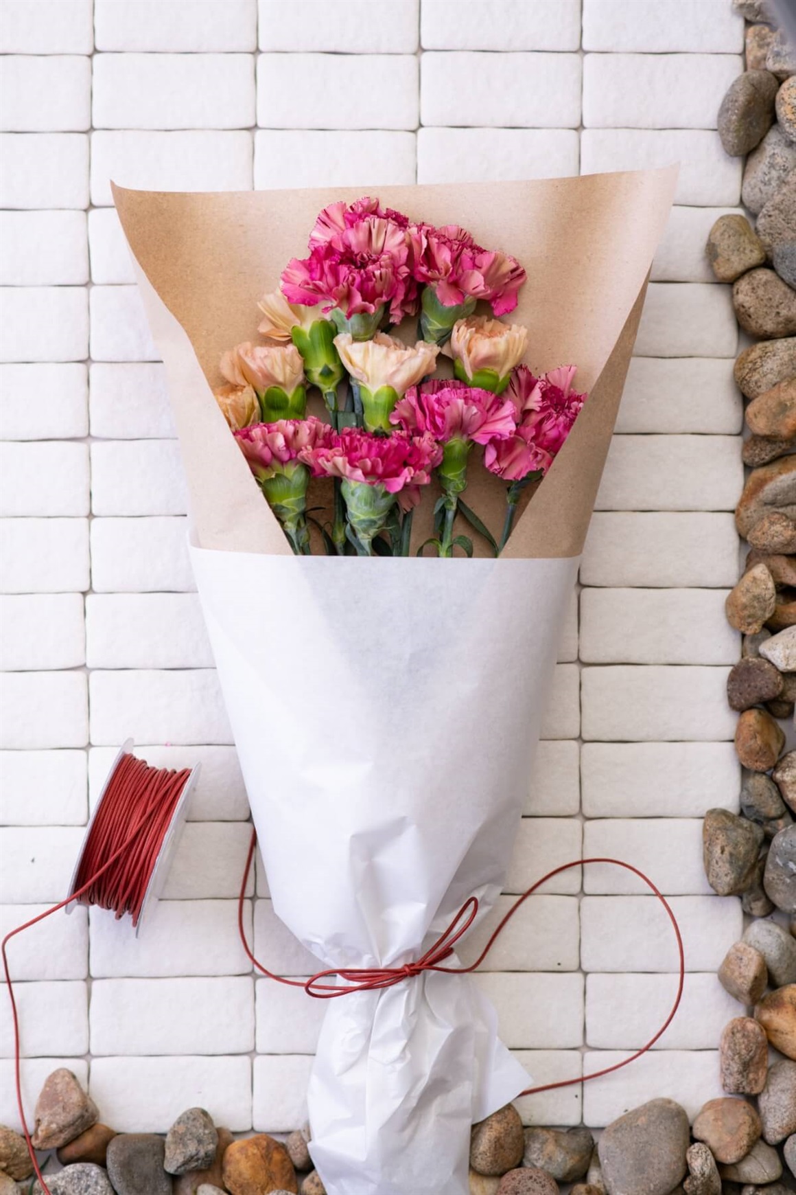 フラワーロス救済【今なら母の日までにお届け】12本のカーネーションの花束