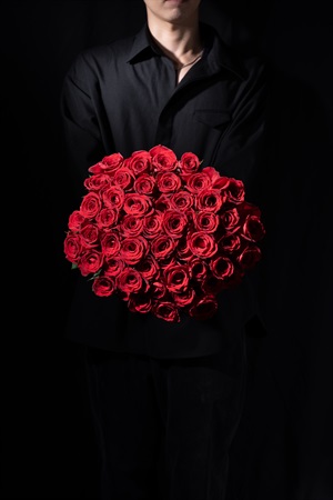 50本の赤バラの花束