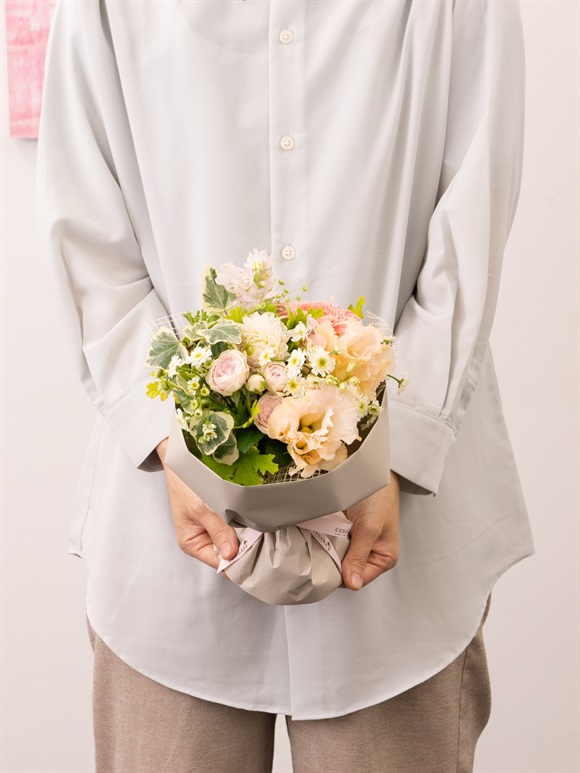 【季節の花で束ねる】おまかせブーケ　スタンド-ピンク