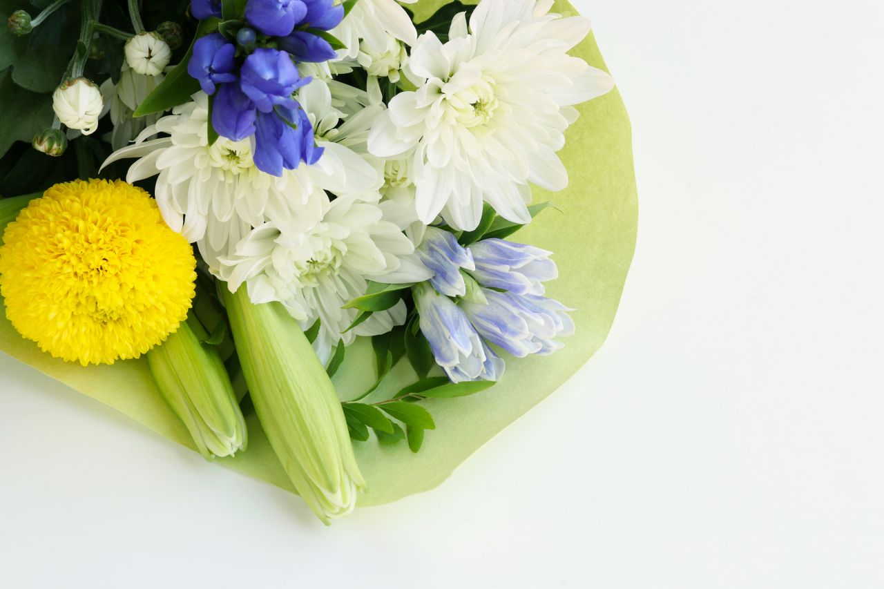 お葬式でよく使われる花は？