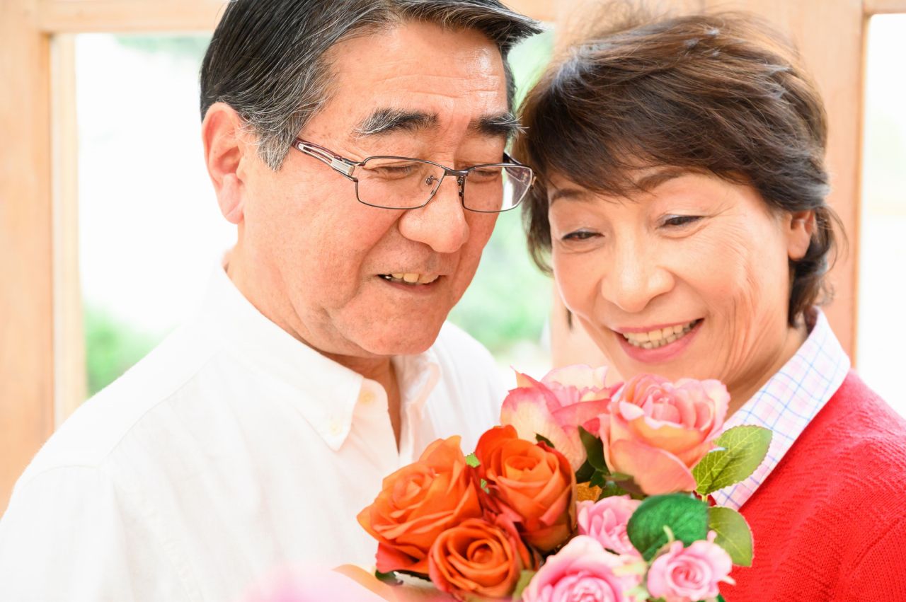 銀婚式・金婚式だけじゃない！　節目の結婚記念日を祝う